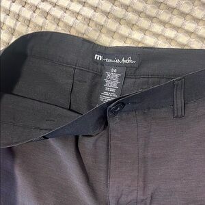 Travis Mathew Men’s Beck shorts size 36